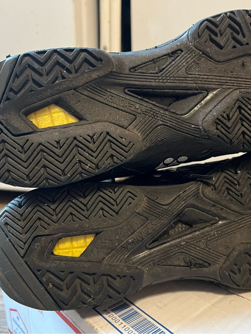Yonex Men's Black Textured Athletic Trainers men’s 11.5